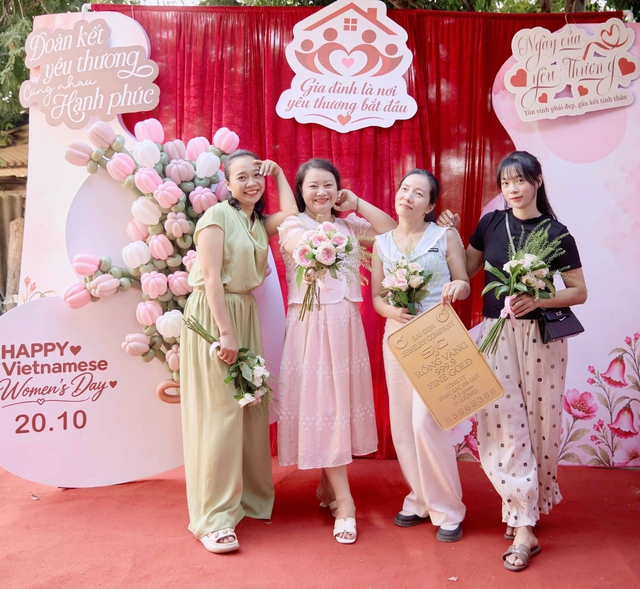 12 chị em ruột lớn tuổi tổ chức kỷ niệm ngày cưới trong căn nhà cổ - Ảnh 10.