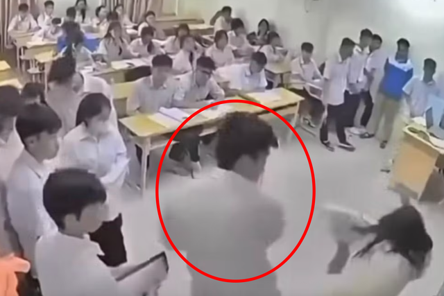 Học sinh đánh cô giáo chảy máu trong lớp học - Ảnh 1.