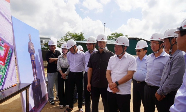 Phó Thủ tướng Lê Tiến Châu kiểm tra hai dự án cơ sở giáo dục Quảng Trị - Ảnh 2.