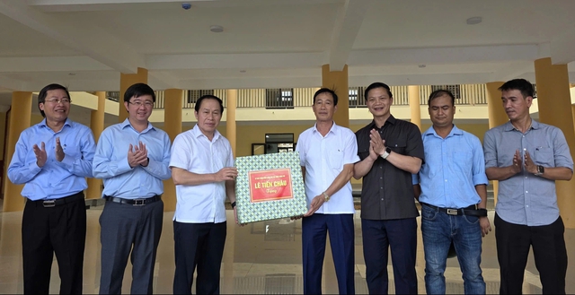 Phó Thủ tướng Lê Tiến Châu kiểm tra hai dự án cơ sở giáo dục Quảng Trị - Ảnh 6.