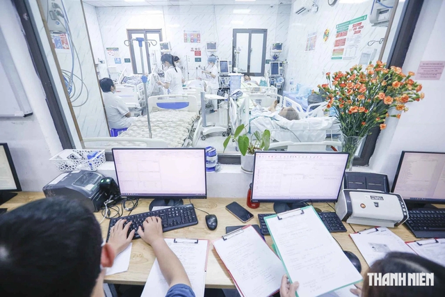 Nên trả lương, phụ cấp cho bác sĩ nội trú - Ảnh 1.