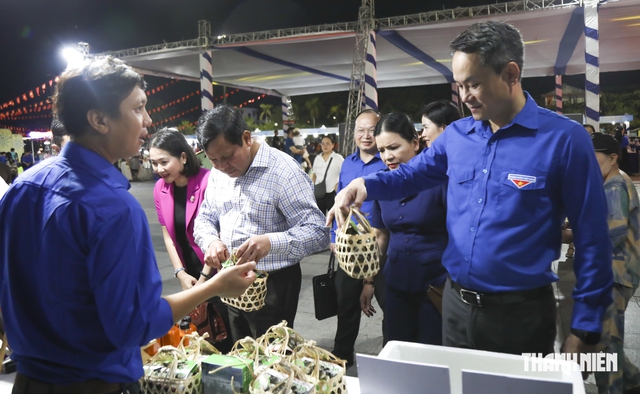 50 gian hàng OCOP thanh niên hội tụ tại Quảng Ngãi - Ảnh 4.