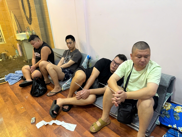 Từ Campuchia, người nước ngo&agrave;i nhập cảnh tr&aacute;i ph&eacute;p v&agrave;o Việt Nam để tổ chức lừa đảo - Ảnh 2.