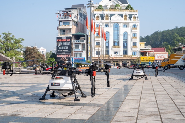 FPT Shop phối hợp với Điện Bi&ecirc;n th&iacute; điểm ứng dụng UAV trong n&ocirc;ng nghiệp- Ảnh 1.