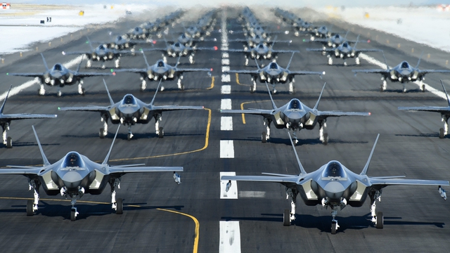 Mỹ đặt hàng 850 chiếc F-35 trong 10 năm - Ảnh 1.