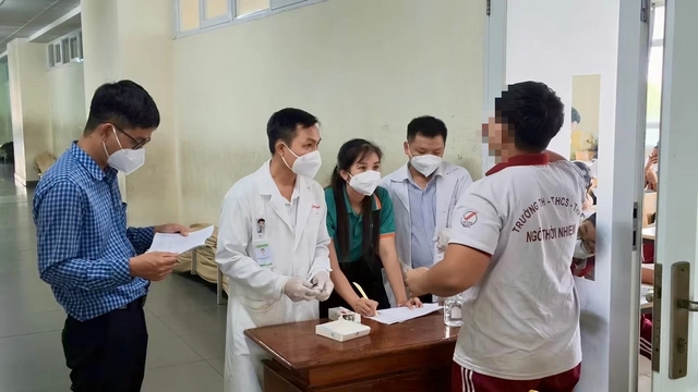 Học sinh tiếp xúc gần ca bệnh do não mô cầu ở TP.HCM đi học bình thường - Ảnh 1.