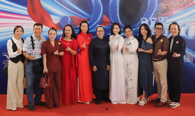 Cuộc hội ngộ đặc biệt của NSND Trịnh Kim Chi, NSƯT Thành Lộc, Việt Hương - Ảnh 6.