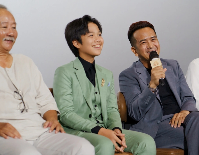 'B&eacute; An' H&ugrave;ng Thuận tiễn biệt đạo diễn Nguyễn Vinh Sơn, người trao vai diễn để đời- Ảnh 1.