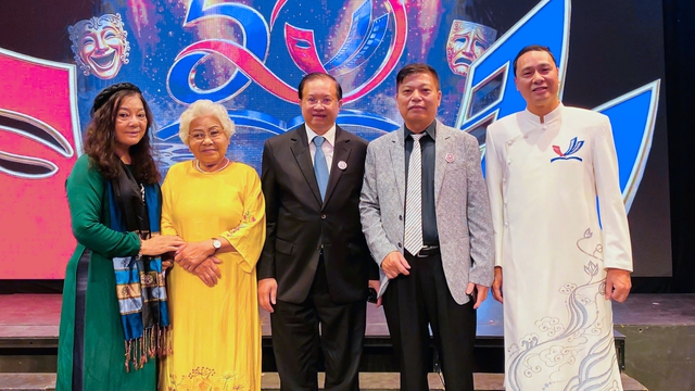 Cuộc hội ngộ đặc biệt của NSND Trịnh Kim Chi, NSƯT Thành Lộc, Việt Hương - Ảnh 1.