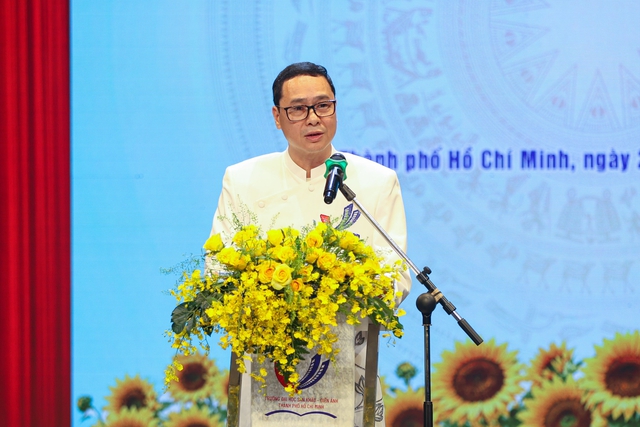 Cuộc hội ngộ đặc biệt của NSND Trịnh Kim Chi, NSƯT Thành Lộc, Việt Hương - Ảnh 3.