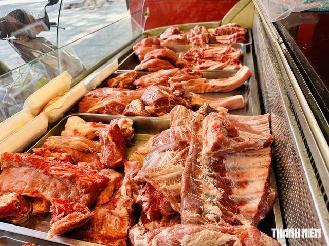 Giá heo hơi hôm nay 23.10.2026: Thị trường chìm sâu - Ảnh 1.