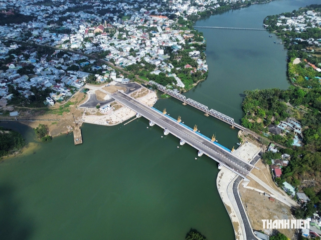 Vận hành đập ngăn mặn sông Cái Nha Trang gây ngập nhà dân, ruộng lúa - Ảnh 1.