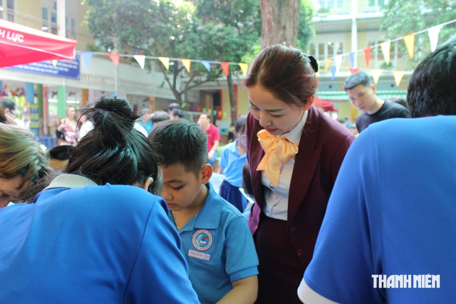 Trường học TP.HCM mời phụ huynh vào xem giờ tiếng Anh mở - Ảnh 11.