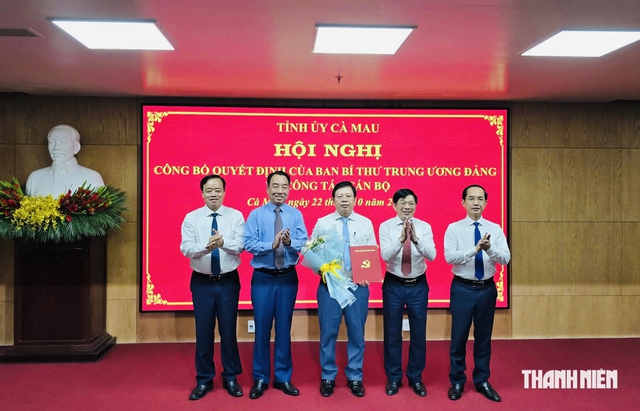 Cà Mau điều động, bổ nhiệm 19 cán bộ, nhiều giám đốc sở nhận nhiệm vụ mới - Ảnh 2.