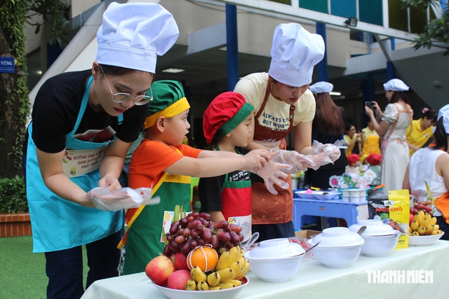 TP.HCM: Cách độc đáo trường công khai đơn vị cung cấp thực phẩm bữa ăn bán trú - Ảnh 2.
