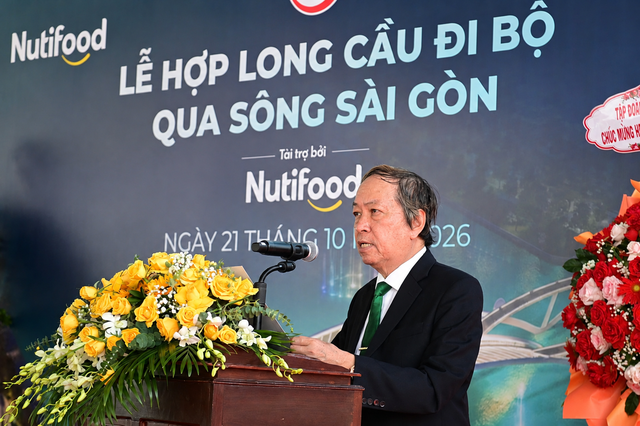 Thành công hợp long cầu đi bộ do Nutifood tài trợ, nối hai bờ sông Sài Gòn - Ảnh 4.
