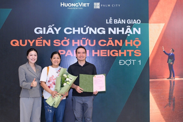 Cư dân Palm Heights đón nhận sổ hồng sau 7 năm chờ đợi - Ảnh 2.