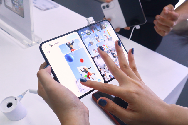 Dân công nghệ đến TopZone trải nghiệm độ mượt và đa nhiệm đỉnh cao của iPhone Duo - Ảnh 2.