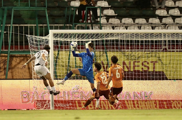 SLNA chiếm đỉnh V-League, HAGL tiếp tục trượt dài- Ảnh 1.