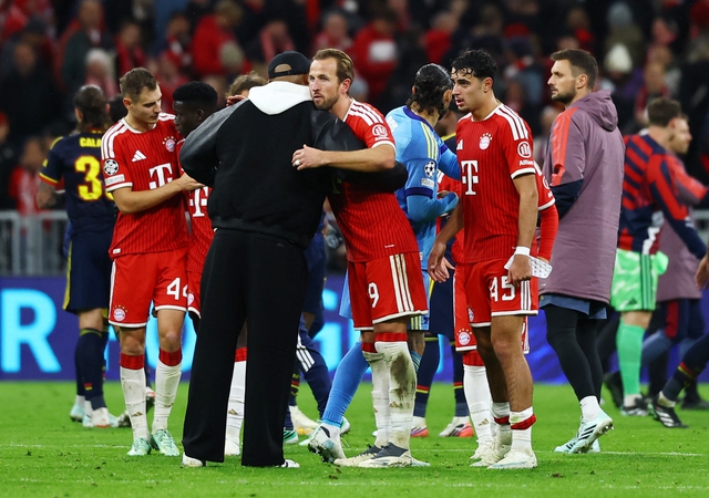 HLV Kompany nhập viện khẩn cấp vì ngã gục trên sân tập, Bayern Munich thông báo nóng- Ảnh 2.
