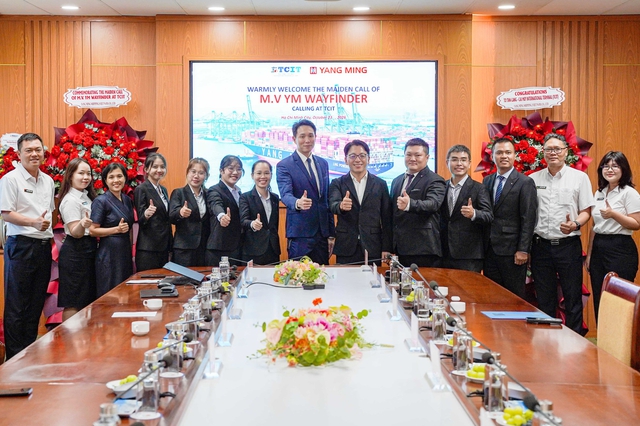 T&acirc;n Cảng - C&aacute;i M&eacute;p lần đầu ti&ecirc;n đ&oacute;n t&agrave;u 'khủng' sử dụng nhi&ecirc;n liệu k&eacute;p- Ảnh 2.