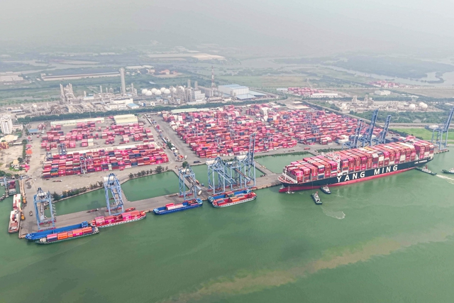 T&acirc;n Cảng - C&aacute;i M&eacute;p lần đầu ti&ecirc;n đ&oacute;n t&agrave;u 'khủng' sử dụng nhi&ecirc;n liệu k&eacute;p- Ảnh 3.