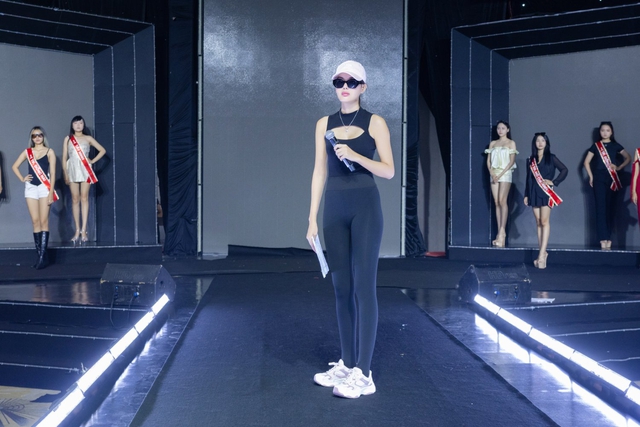 Á hậu làm đạo diễn catwalk tại Miss Charm Vietnam 2026 là ai? - Ảnh 1.