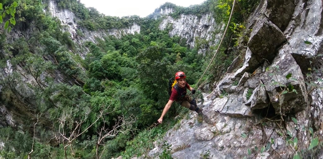 Phát hiện hố sụt lớn, sâu 120 m ở rừng Phong Nha - Kẻ Bàng- Ảnh 3.