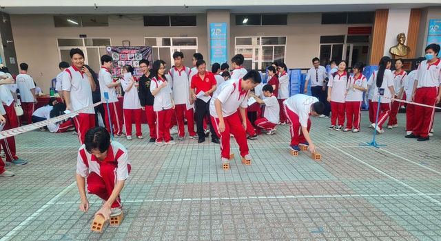 Nhiều trường tại TP.HCM c&oacute; thể cho học sinh nghỉ thứ bảy - Ảnh 1.