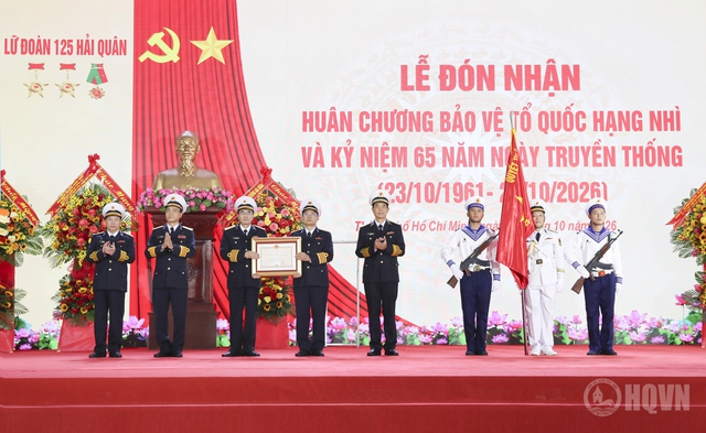Ba liệt sĩ Đoàn tàu Không số được truy tặng danh hiệu Anh hùng - Ảnh 2.
