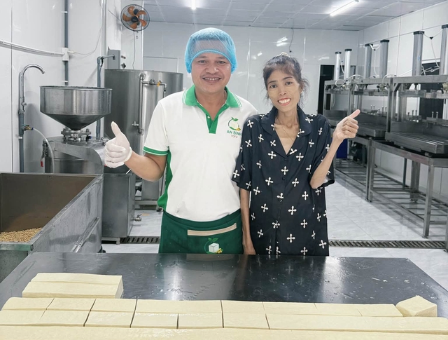 Ch&agrave;ng trai Huế cưới người y&ecirc;u mắc ung thư m&aacute;u: &lsquo;Lỡ thương rồi, bỏ kh&ocirc;ng được&rsquo; - Ảnh 1.