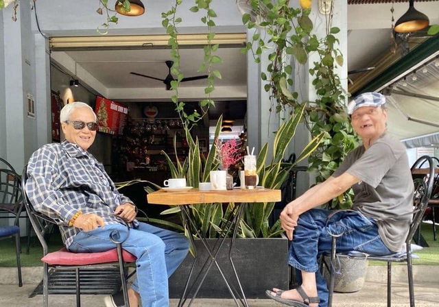 Thương nh&agrave; văn Đo&agrave;n Thạch Biền '&Aacute;o trắng' giờ nằm một chỗ, nh&igrave;n ngắm quanh nh&agrave;...- Ảnh 2.