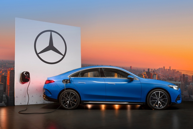 Sản phẩm điện hóa mở rộng, CEO Mercedes-Benz Việt Nam chia sẻ về lợi thế thương hiệu - Ảnh 1.