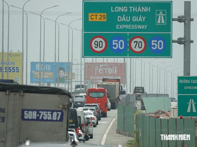 Người d&acirc;n hỏi c&aacute;ch đo khoảng c&aacute;ch an to&agrave;n bằng mắt thường, Cục CSGT n&oacute;i g&igrave;? - Ảnh 2.