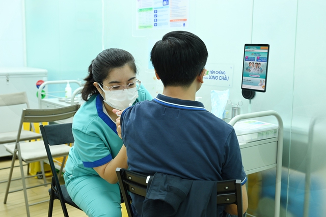 Nhiều người quan tâm tiêm vắc xin phòng não mô cầu sau thông tin ca bệnh - Ảnh 1.