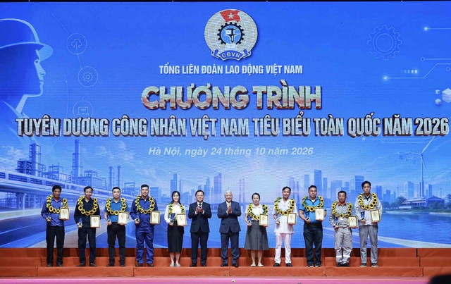 T&ocirc;n vinh 10 gương mặt C&ocirc;ng nh&acirc;n Việt Nam ti&ecirc;u biểu- Ảnh 2.