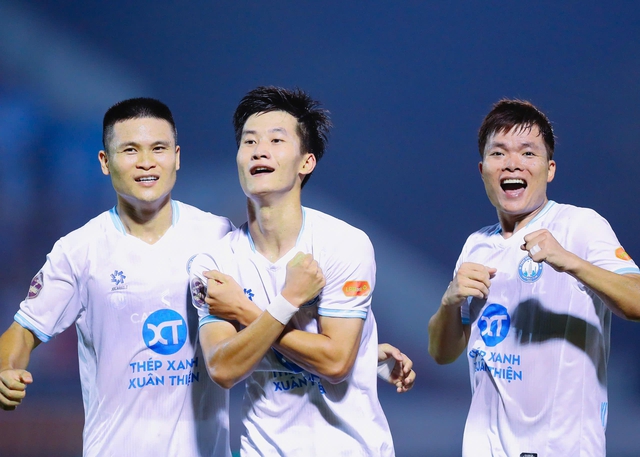Bảng xếp hạng V-League mới nhất: CLB TP.Đồng Nai vẫn chưa thể thoát đáy, HAGL chìm cực sâu- Ảnh 2.