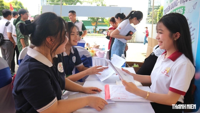 Nhiều việc làm lương 10-12 triệu đồng/tháng, có việc thu nhập tới 100 triệu đồng- Ảnh 1.
