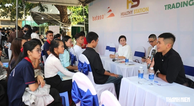 Nhiều việc làm lương 10-12 triệu đồng/tháng, có việc thu nhập tới 100 triệu đồng- Ảnh 2.