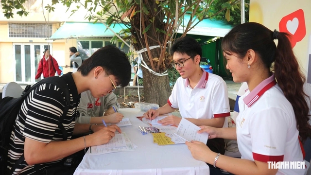 Nhiều việc làm lương 10-12 triệu đồng/tháng, có việc thu nhập tới 100 triệu đồng- Ảnh 4.