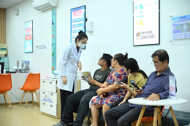 Nhiều người quan tâm tiêm vắc xin phòng não mô cầu sau thông tin ca bệnh - Ảnh 1.