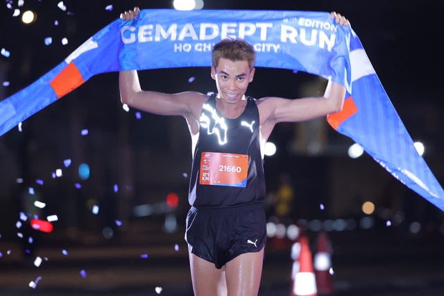 Huỳnh Anh Khôi nhất cự ly 21 km nam giải Gemadept Run với 4.500 người tham dự- Ảnh 2.