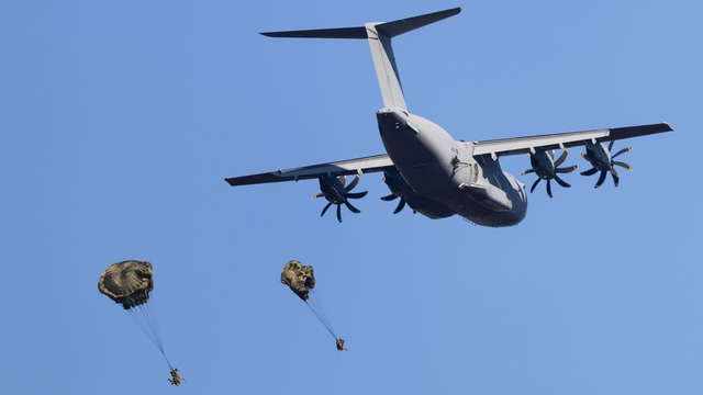 UK and French troops war-game attack on Nato territory - Ảnh 1.