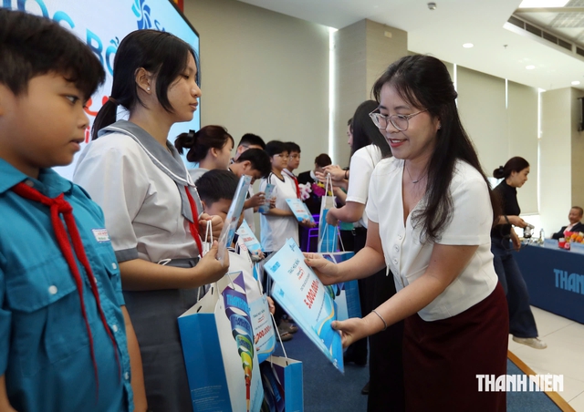 Hơn 2,4 tỉ đồng bảo trợ trẻ mồ côi- Ảnh 12.