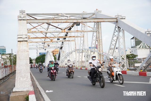 Sắp xây mới cầu Tân Thuận 1, mở rộng cầu Tân Thuận 2 tới 8 làn xe- Ảnh 1.