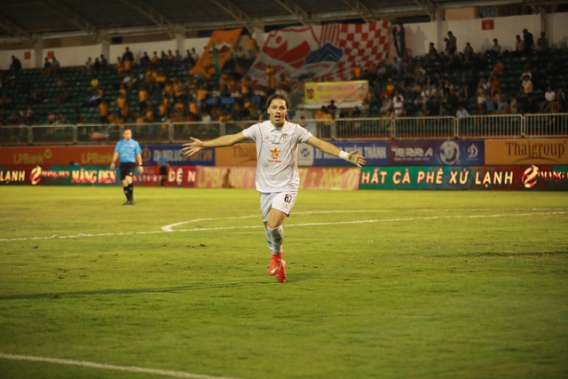 Việt kiều cực mới đang rực sáng ở V-League, HLV Kim Sang-sik gọi lên đội tuyển gấp?- Ảnh 1.