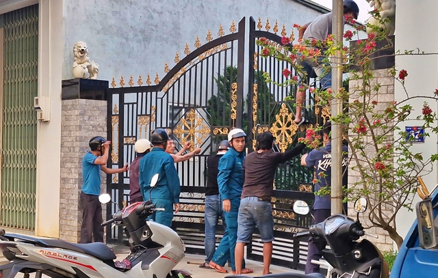 Hai mẹ con trâu 'đại náo' làng quê, húc nhiều người bị thương ở Lâm Đồng- Ảnh 2.