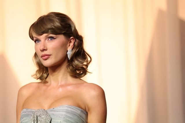 Nói không với đồ xa xỉ, vì sao Taylor Swift dát hàng hiệu khủng đi sự kiện - Ảnh 1.