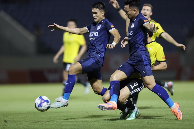 HLV Kewell và trung vệ trẻ cùng dính thẻ đỏ, CLB Hà Nội thua đau Đà Nẵng tại Chi Lăng- Ảnh 3.