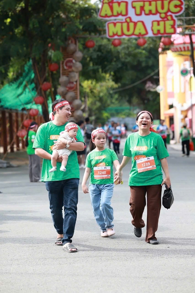 Những 'gia đình siêu nhân' trên đường chạy - Ảnh 2.